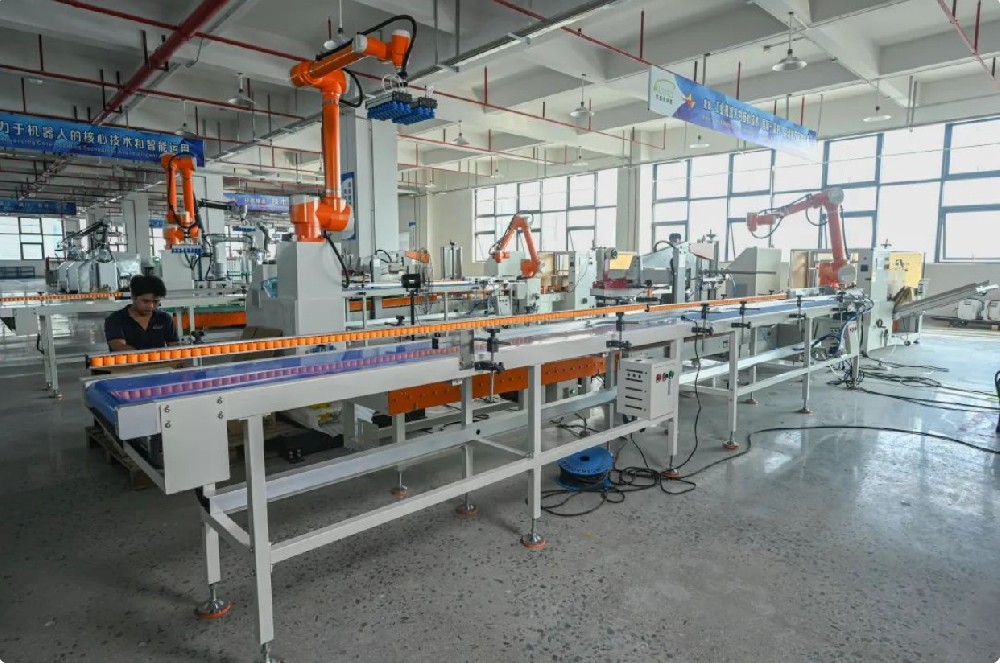 Manual palletization regains favor: The logic behind the new choice of alternative robots